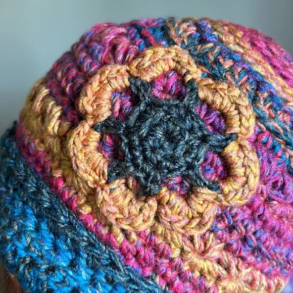 Crochet flower adjustable rolled rim acrylic yarn medium new - Picture 2 of 7